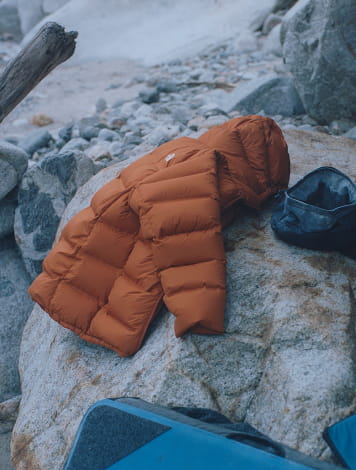 THE NORTH FACEのアウターを着たToru Nakajimaのポートレート